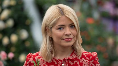 Royal Hospital Chelsea, London, UK. 21 May, 2018. Press day for the RHS Chelsea Flower Show 2018. Photo: Holly Willoughby, ITV This Morning presenter, unveils a special rose named ‘The Morning’ to celebrate the programme’s 30 years on TV