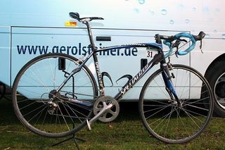 Frank Hoj's Specialized Roubaix prototype. takes features from Specialized's Tarmac bike and from it's predecessor.