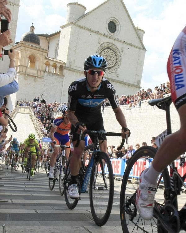 Sergio Henao (Sky Procycling) sits behind Rodriguez