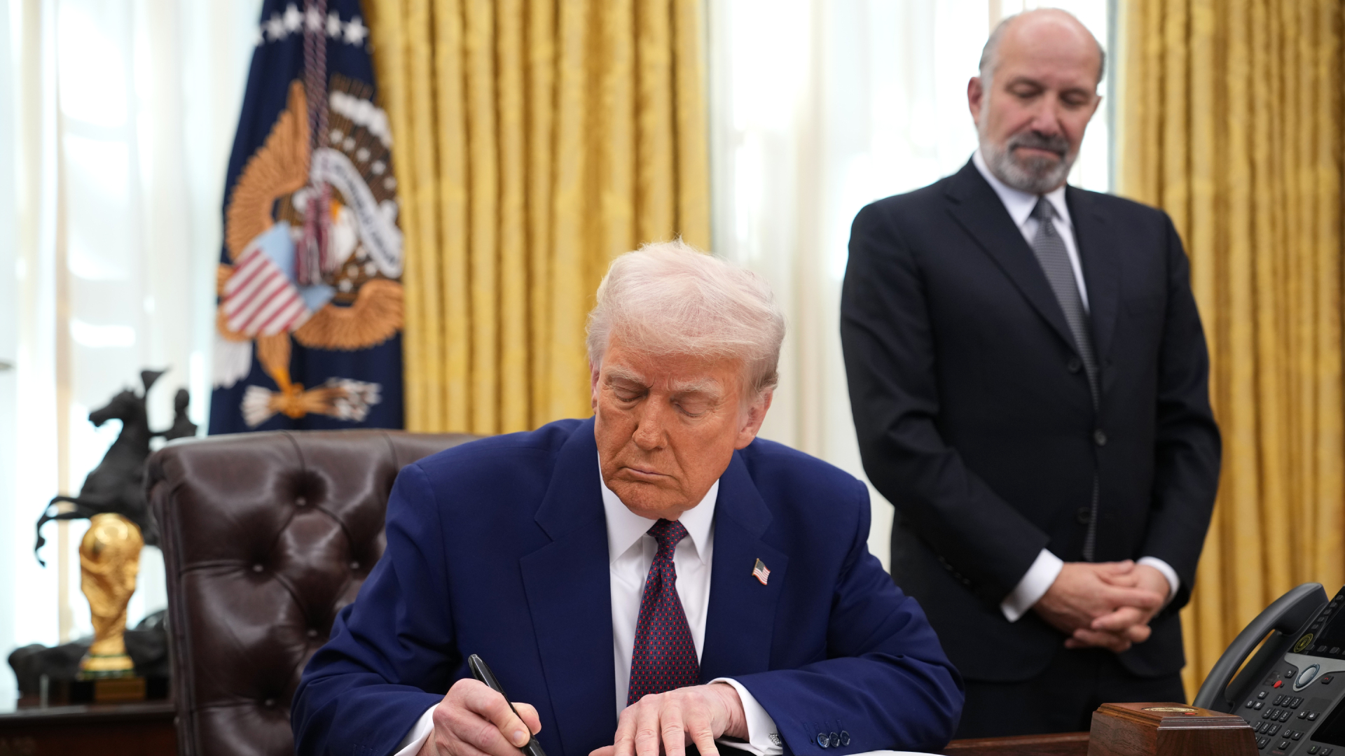 WASHINGTON, DC - FEBRUARY 13: U.S. President Donald Trump, joined by Secretary of Commerce Howard Lutnick, signs an executive order on reciprocal tariffs in the Oval Office at the White House on February 13, 2025 in Washington, DC. Trump announced his plan to increase U.S. tariffs to match the rates other nations charge to import American goods. (Photo by Andrew Harnik/Getty Images)