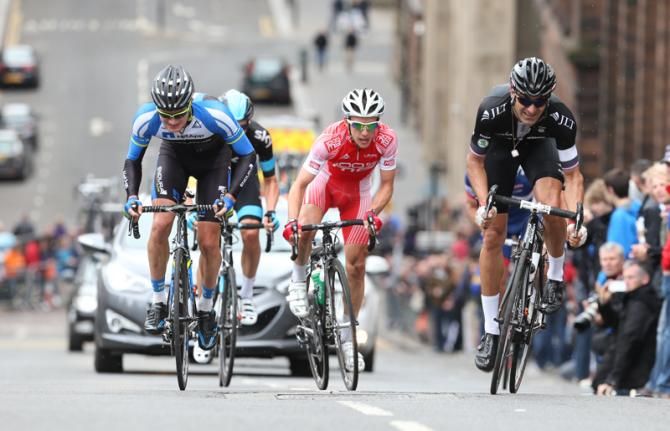 Scott Thwaites (Team Netapp - Endura) and Kristian House (Rapha Condor JLT) lead the second chase group