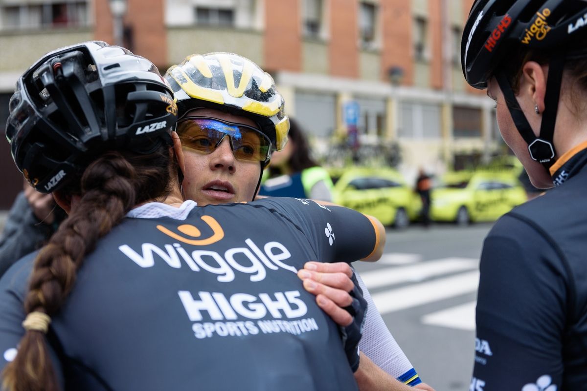Emma Johansson thanks her teammates