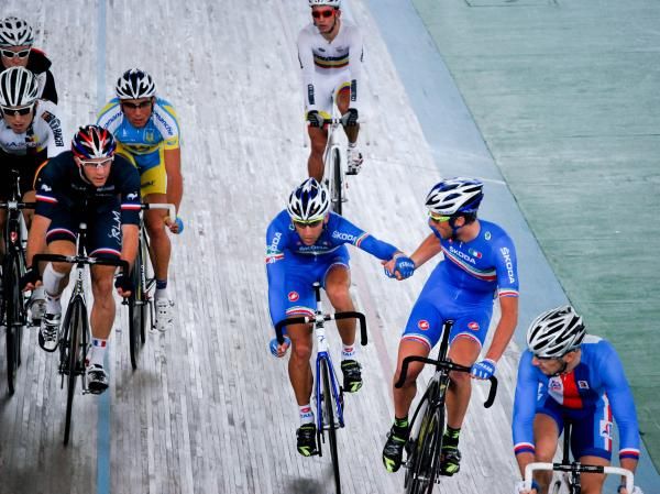Italy exchanges in the Madison heats