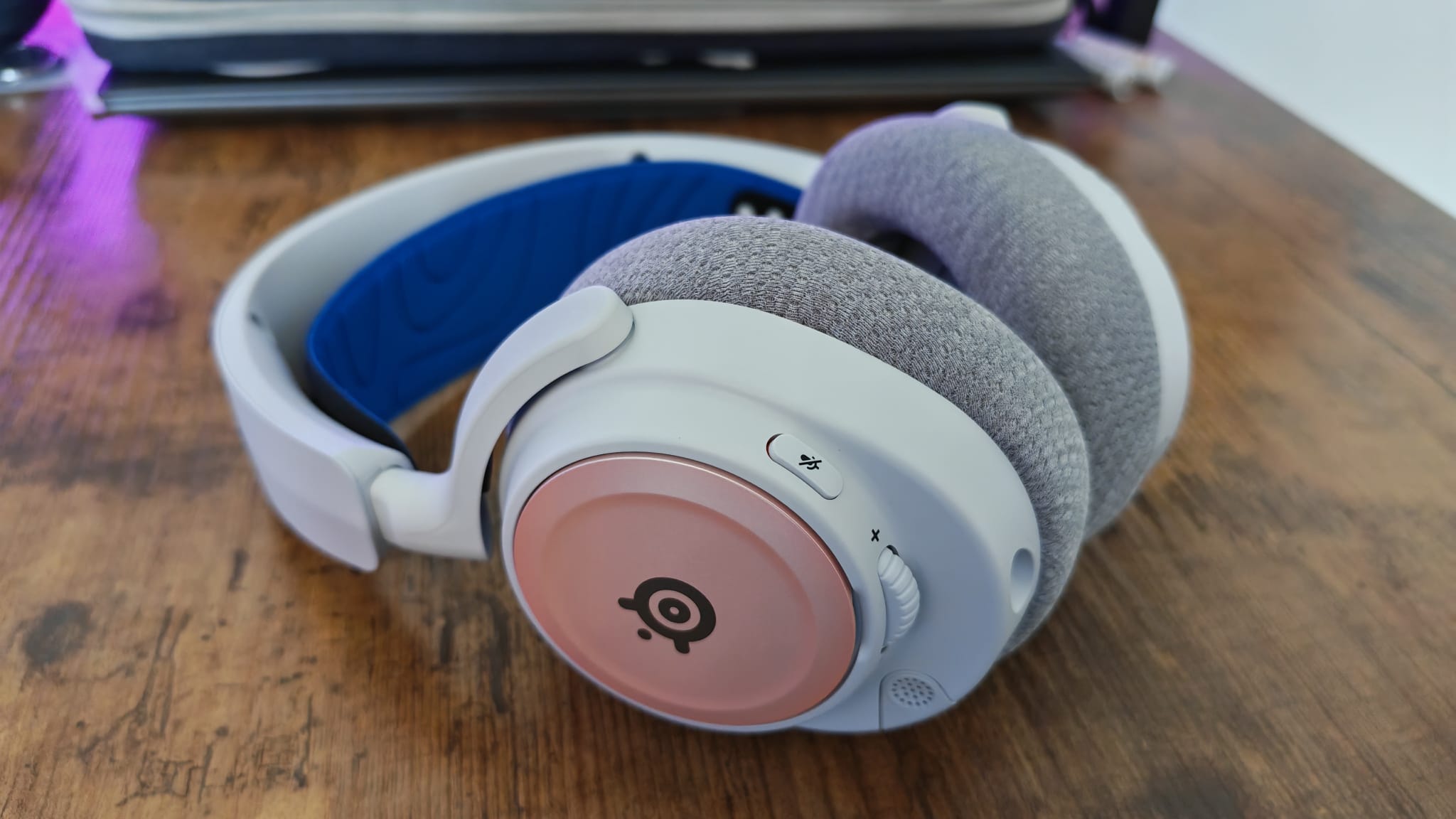 The SteelSeries Arctis Nova 7P with blue and quartz pink accessories