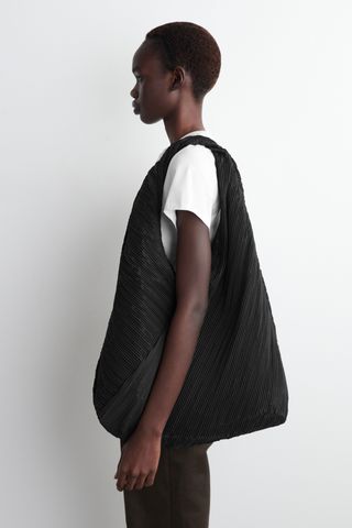 aGqAQDwjmePrsKTmjwyem8-320-80 Cos 'Gallery Tote على وشك أن يكون خريف 2025 لشراء تكنولوجيا المعلومات