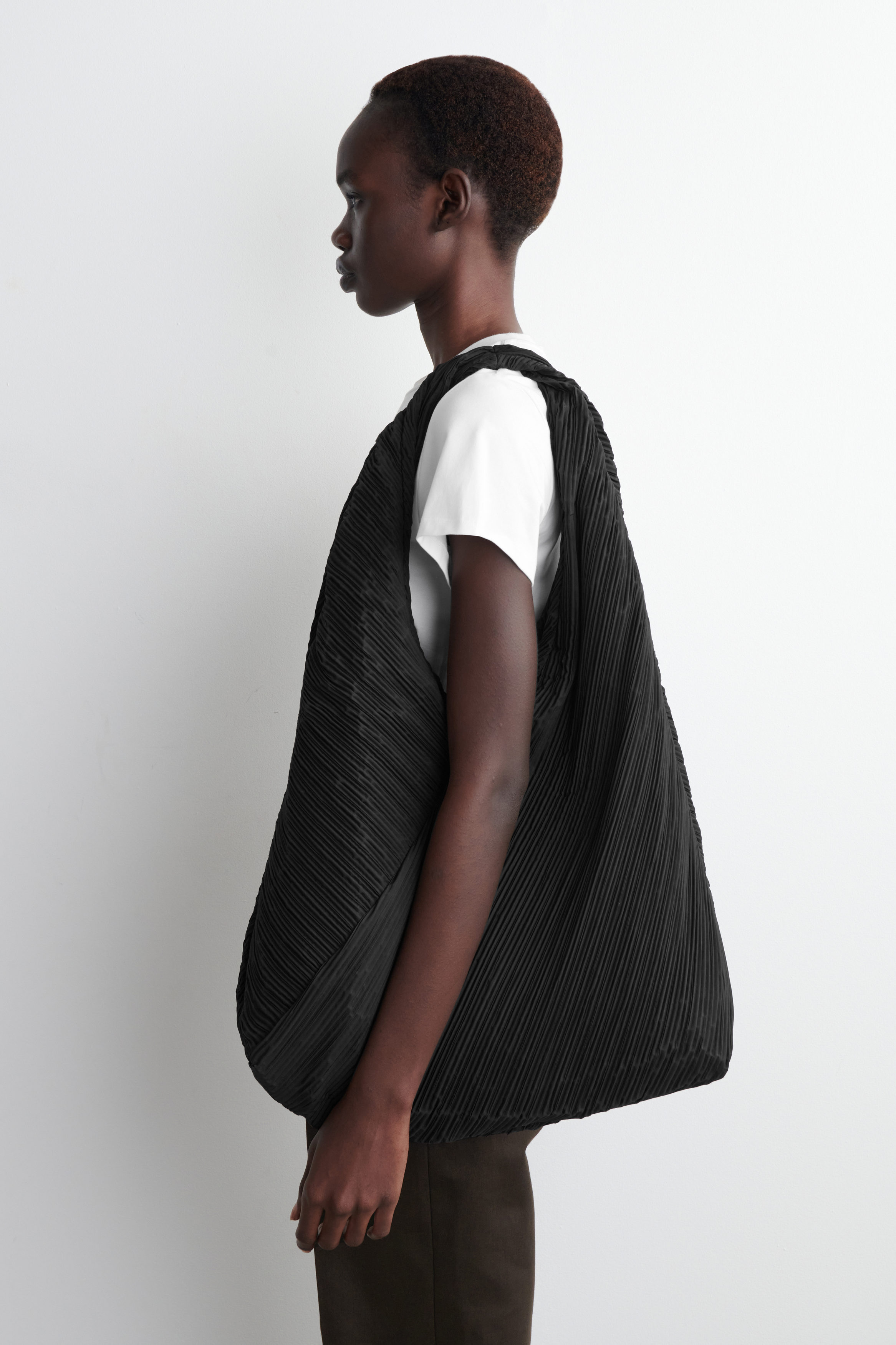 Sculptural Shoulder Bag – PlissÉ