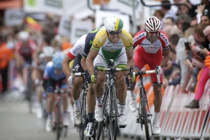 Simon Gerrans drives for the line