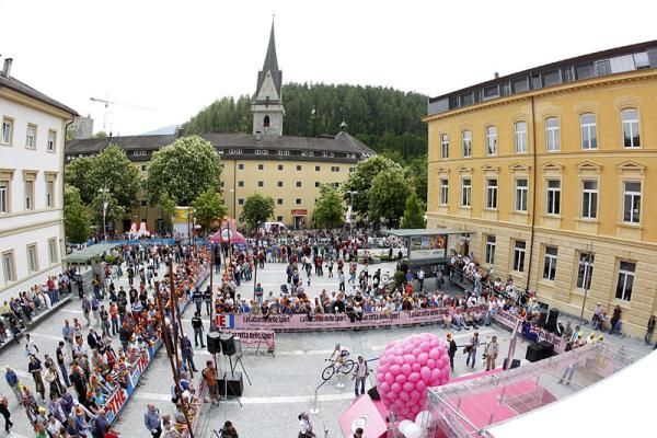 The sign-in stage at the start city of Brunico.