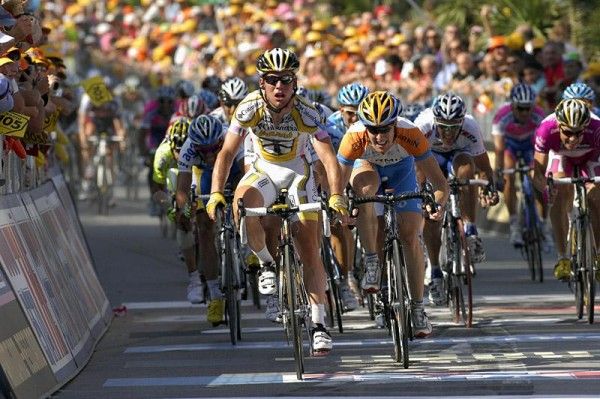 Up go the arms of Cavendish having won stage 11 of the Giro d'Italia.