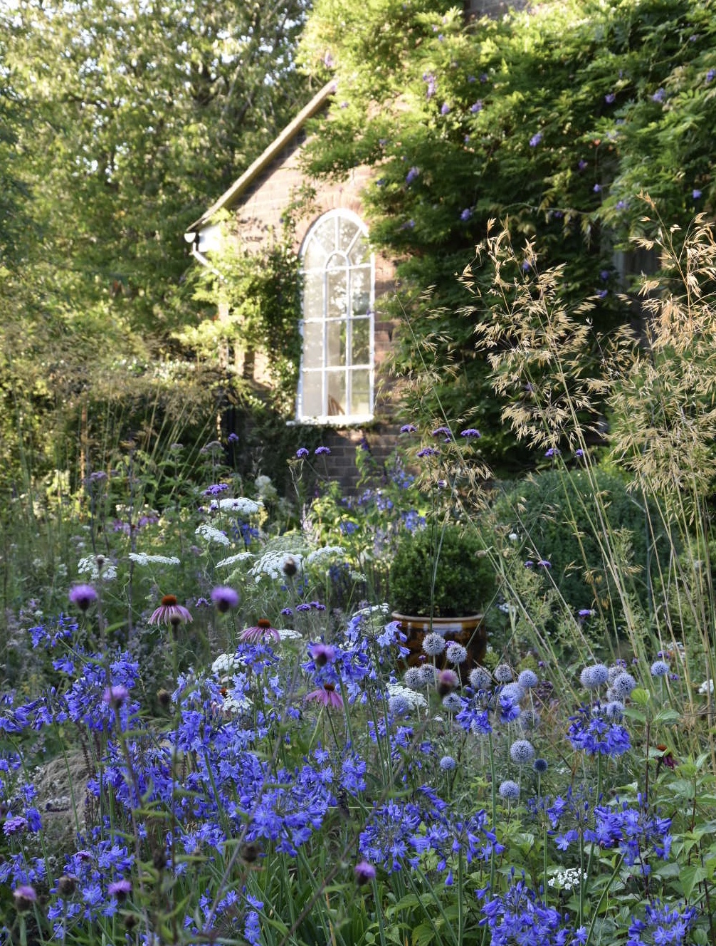 A Jane Brown Associates design