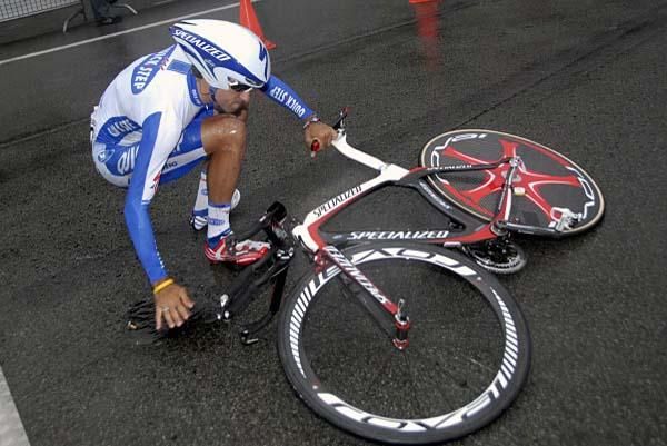 Carlos Barredo (Quick Step) gets back up after a crash.