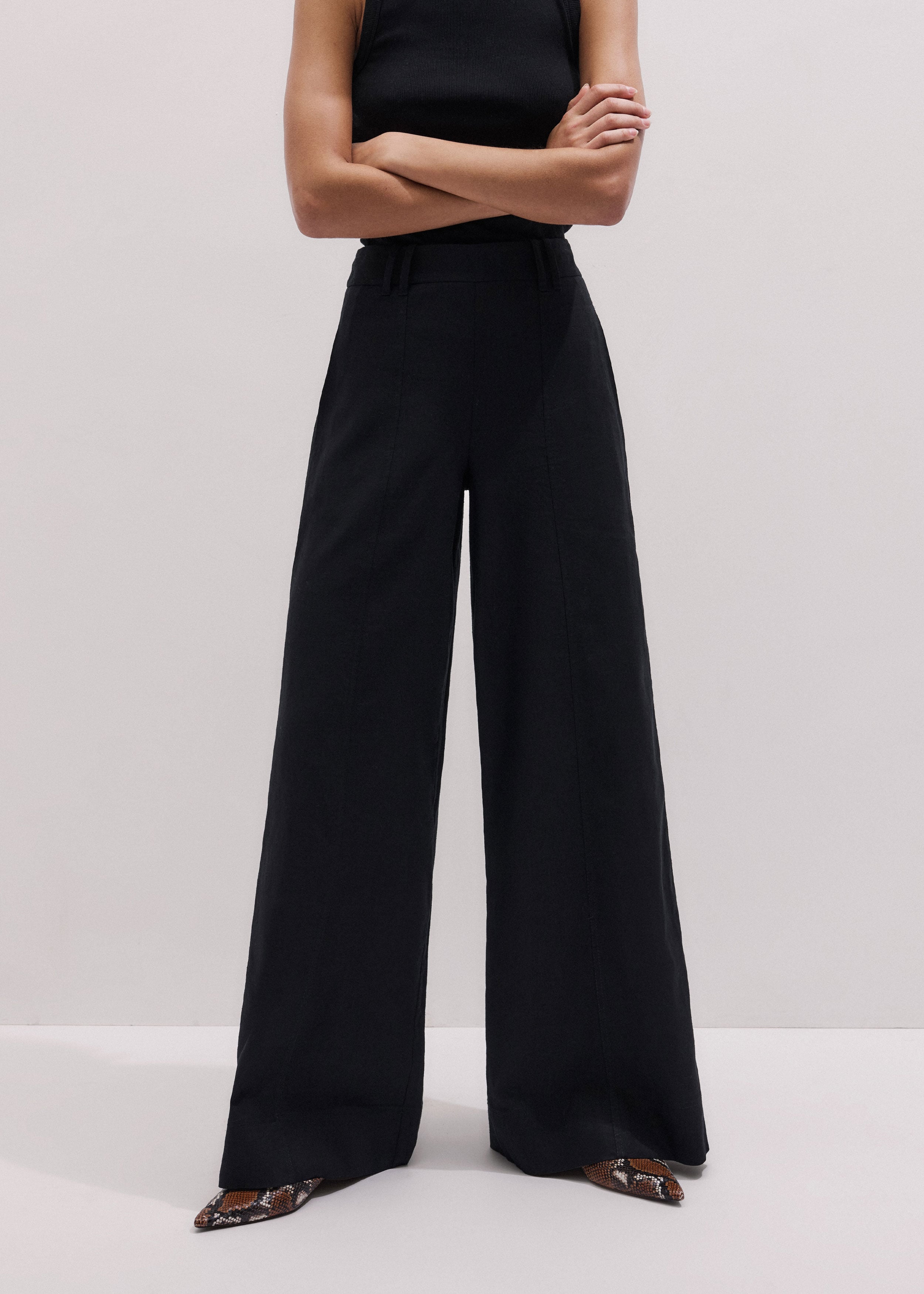 Wide-Leg Trouser