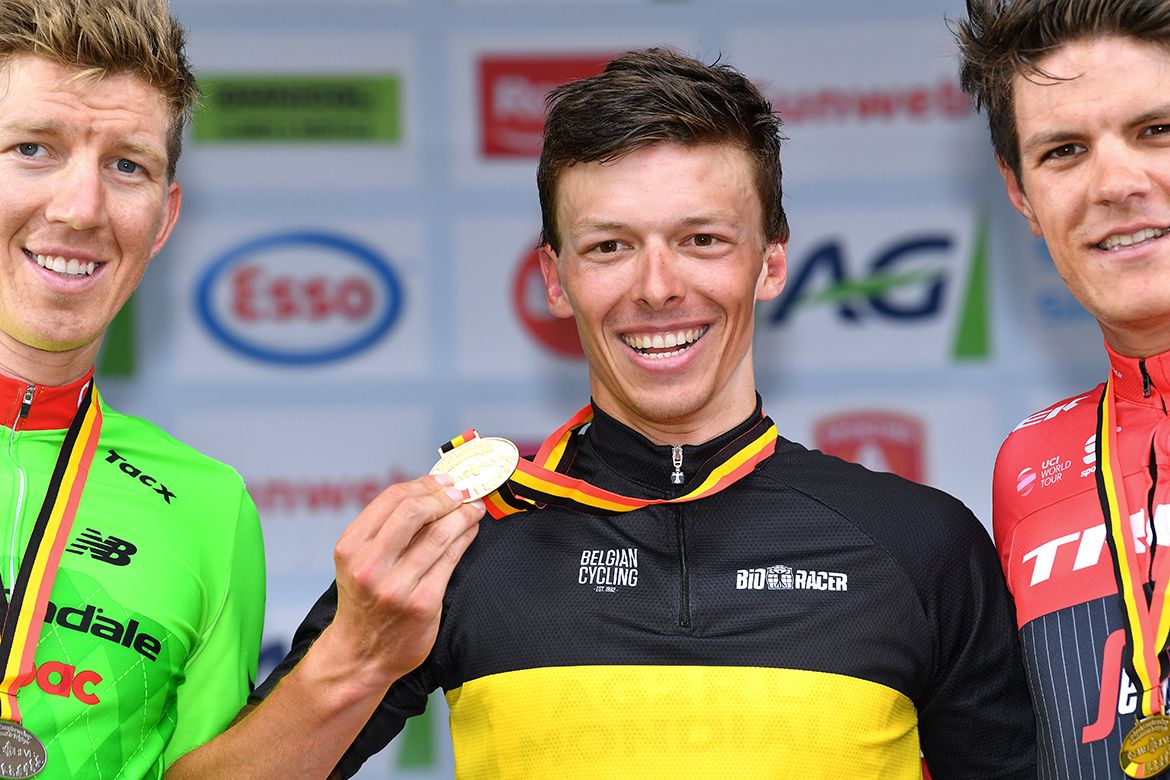 Oliver Naesen with his gold medal