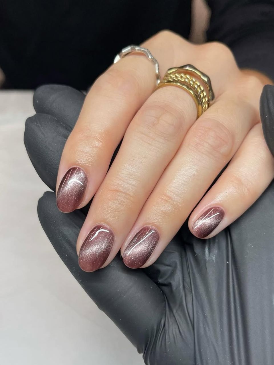 An image showing a cat-eye burgundy nail design, courtesy of @nailsbyjesshales