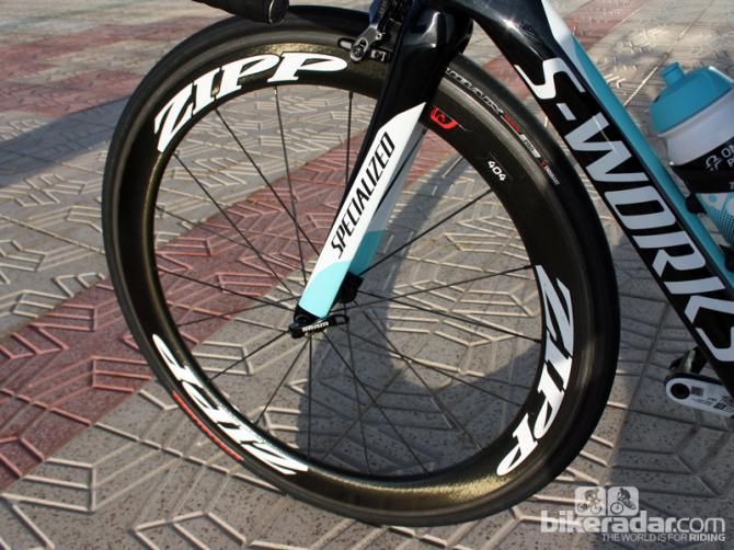 The Zipp 404 Firecrest Carbon Clincher wheels are wrapped with Specialized Roubaix Pro tires
