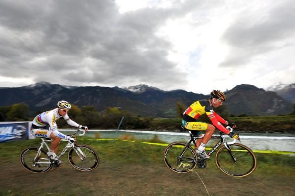 Belgian champion Sven Nys leads world champion Zdenek Stybar early in the race.