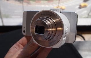 Sony QX10 white