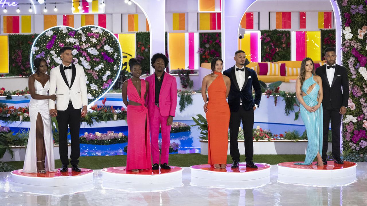 JaNa Craig, Kenny Rodriguez, Serena Page, Kordell Beckham, Leah Kateb, Miguel Harichi, Nicole Jacky, Kendall Washington at the &#039;Love Island USA&#039; season 6 finale