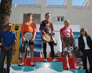 The V Criterium Ciclista Internacional podium (l-r): Koldo Fernandez de Larrea, Alejandro Valverde and Stefano Garzelli.