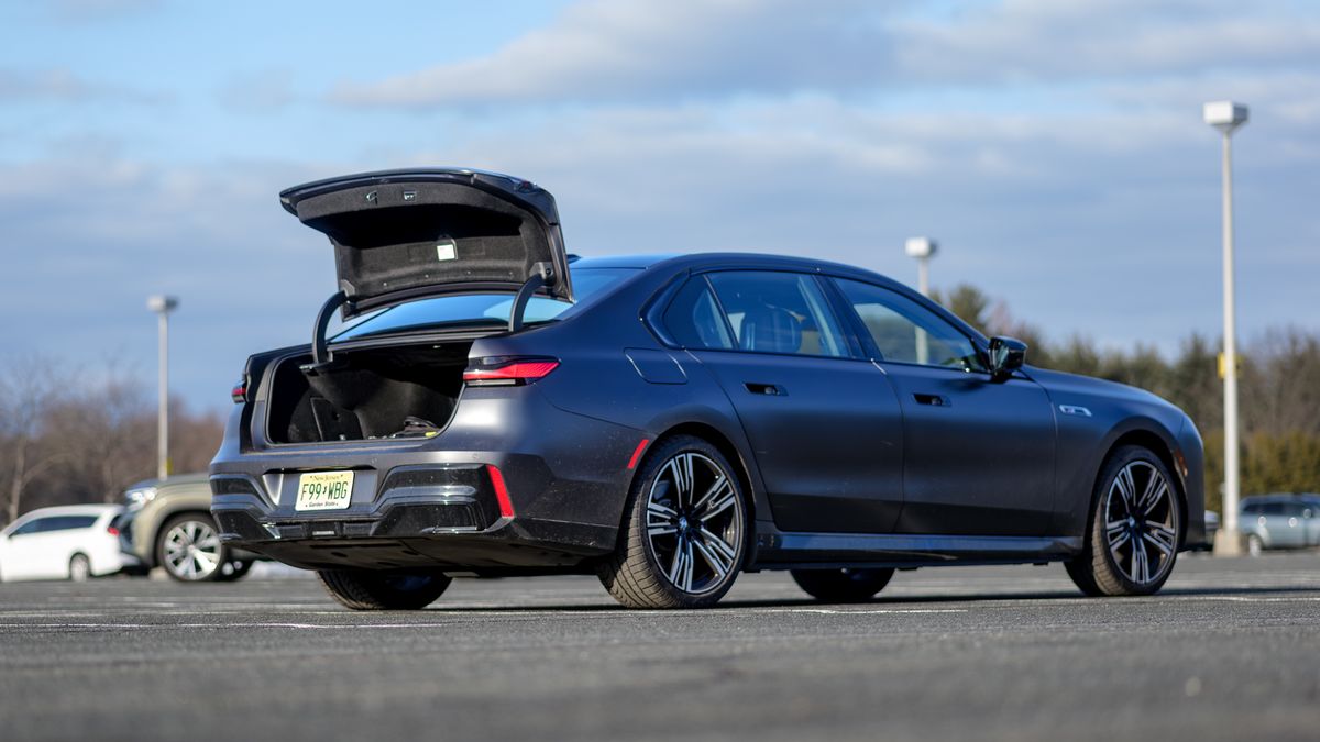 2026 BMW i7 M70 review.
