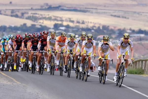 HTC-Columbia were still on the front with Caisse d'Epargne sitting nicely behind them.