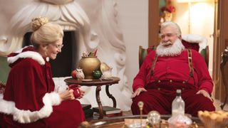 (L to R) Elizabeth MItchell as Carol/Mrs. Claus and Tim Allen as Scott Calvin / Santa Claus in The Santa Clauses