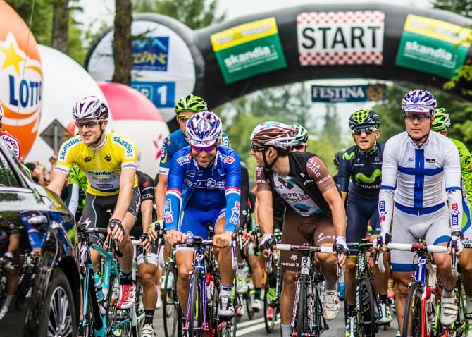 The peloton rolls off the stage 5 start line