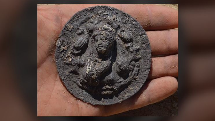 2-100-year-old-burial-of-aphrodite-priestess-discovered-in-russia
