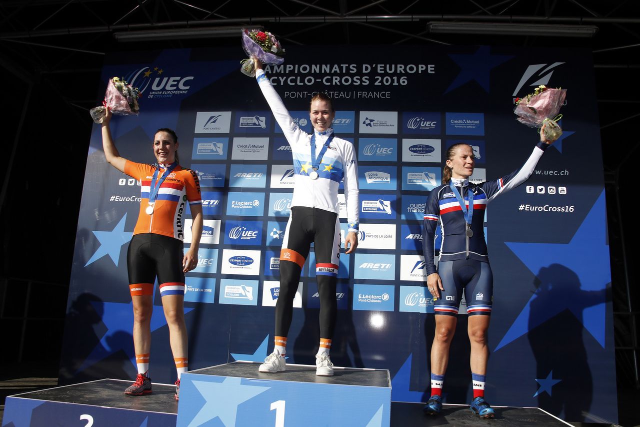 Thalita de Jong atop the podium