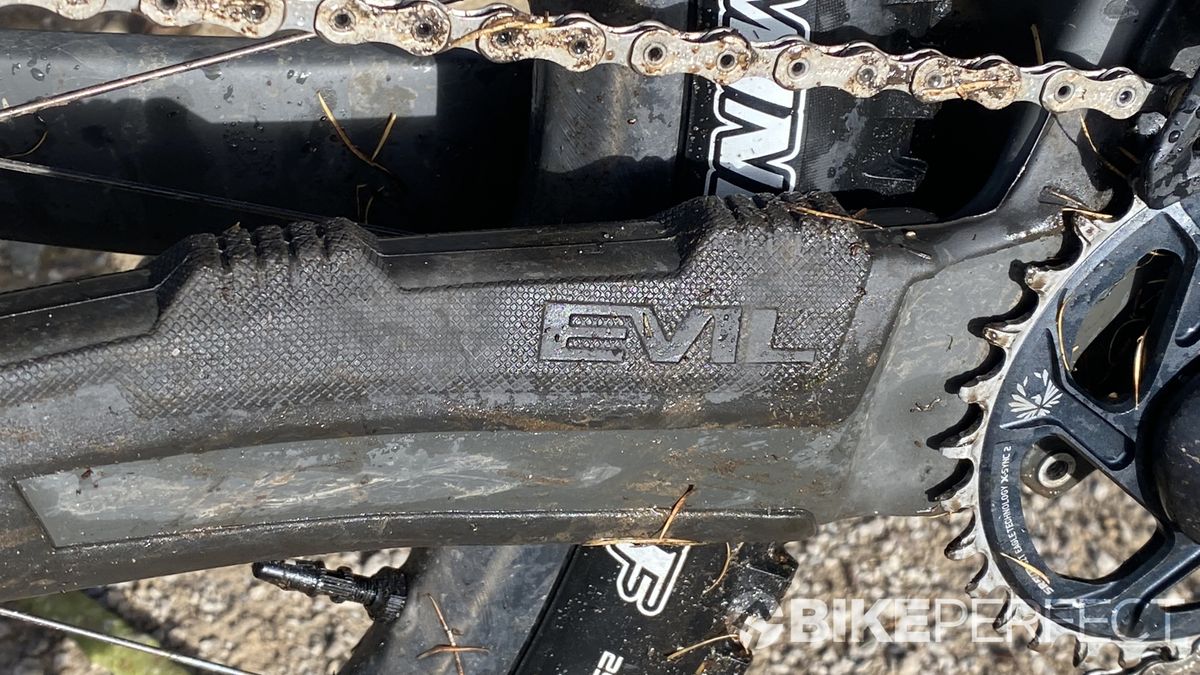 Evil Offering V2 XO1 Hydra chainstay protector