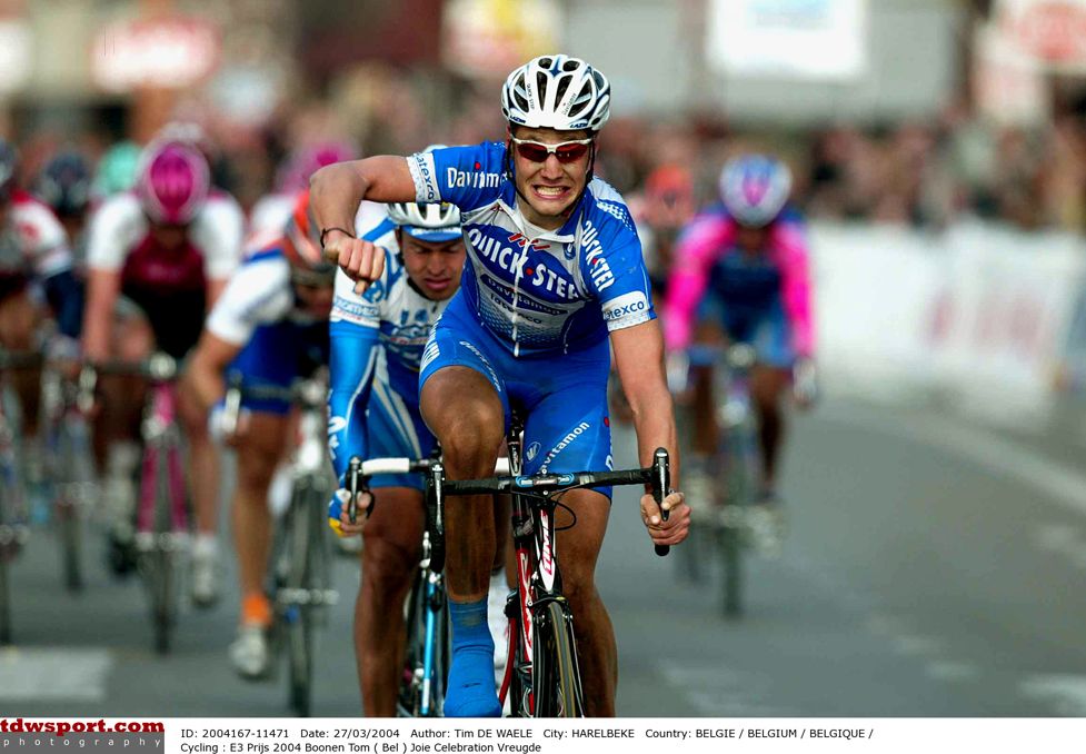 A victorious Tom Boonen in the 2004 E3 Harelbeke (then E3 Prijs Vlaanderen)