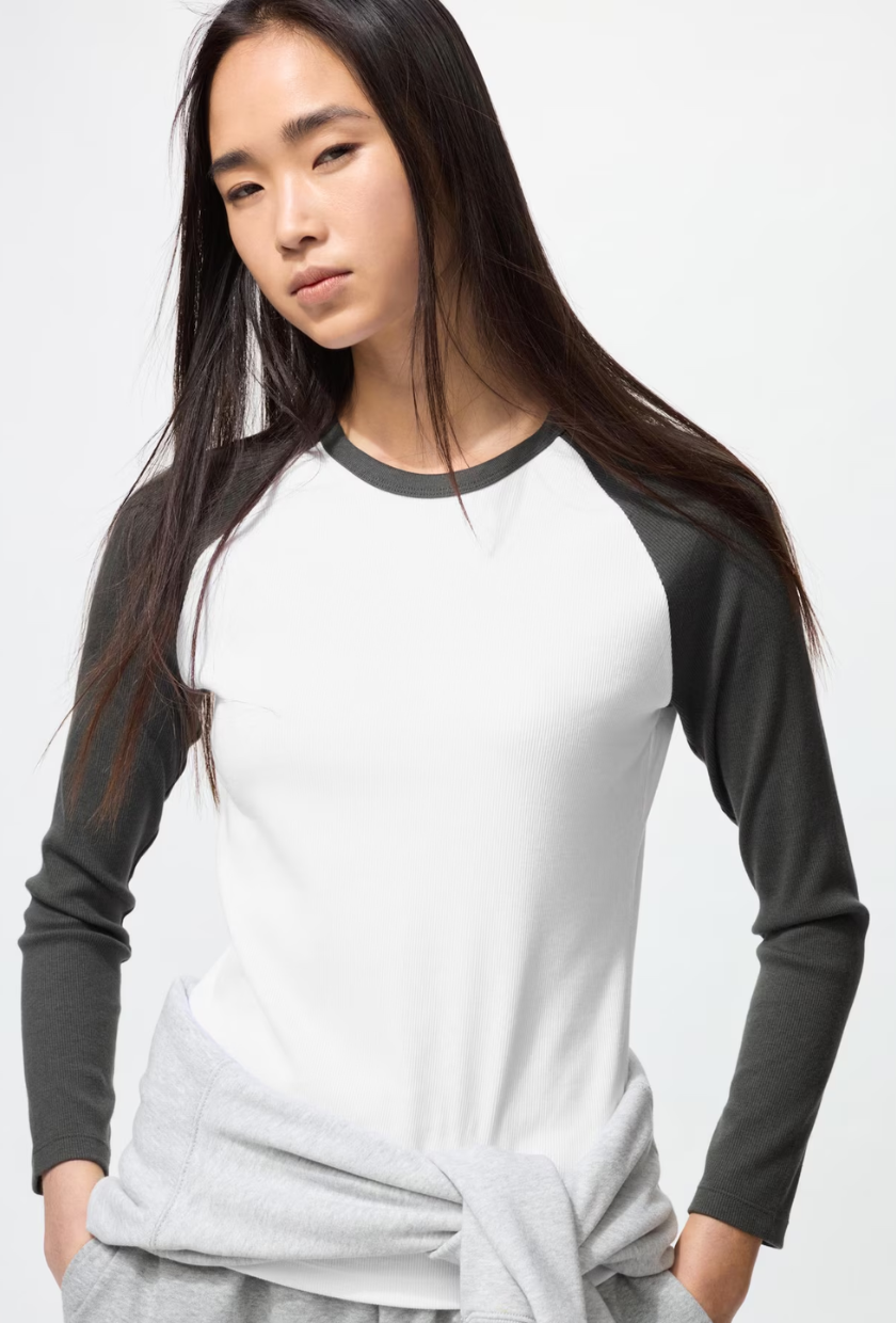 An image of the Uniqlo Raglan shirt.