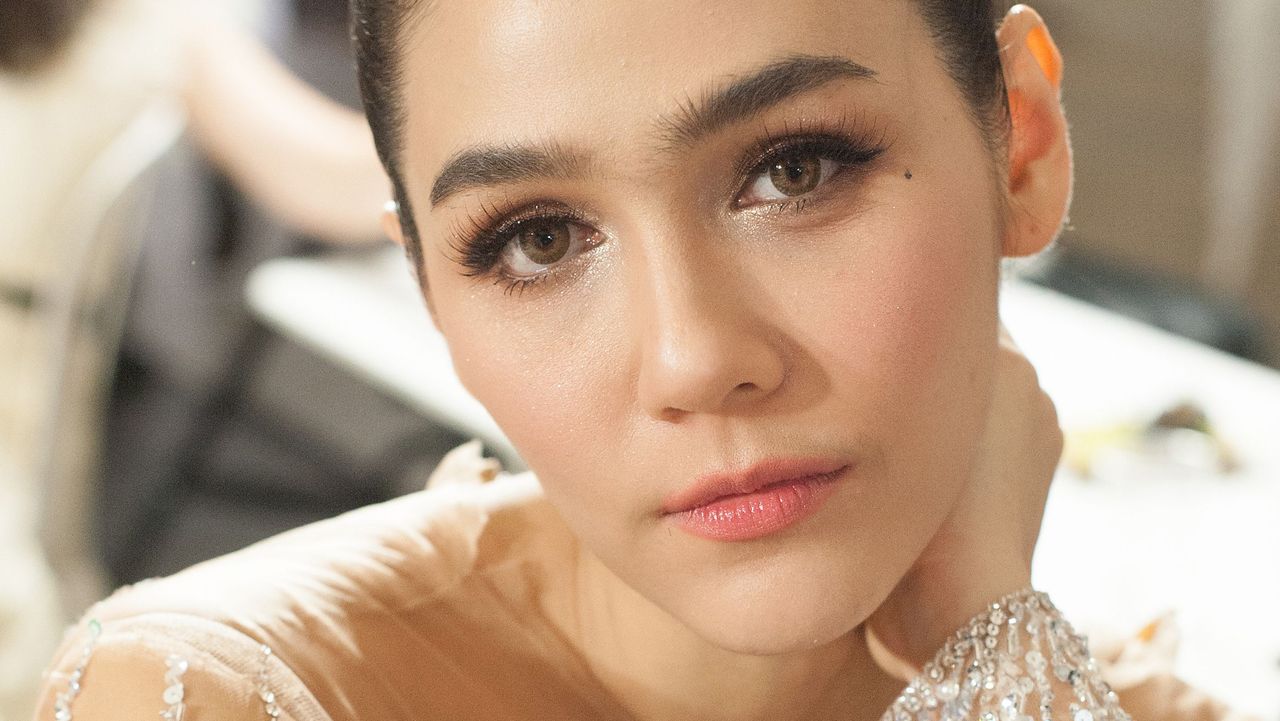 Does Drinking Water Help Your Skin Facts on Drinking Water for Acne