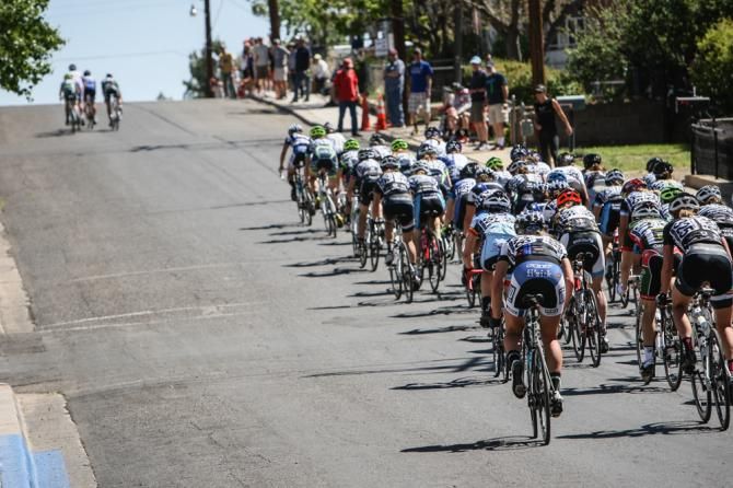 The break goes up the road in the women&rsquo;s race.