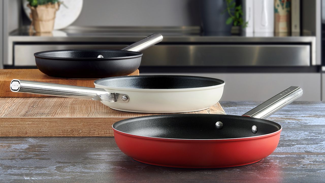 Smeg cookware range