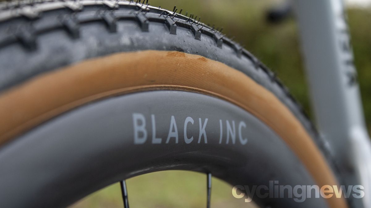 Factor Vista Black Inc 30 carbon wheel
