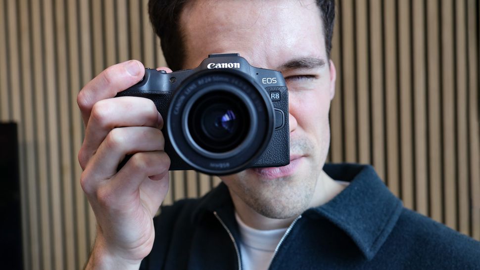 MORE DELAYS as Canon EOS R8 becomes another victim of nuts and bolts