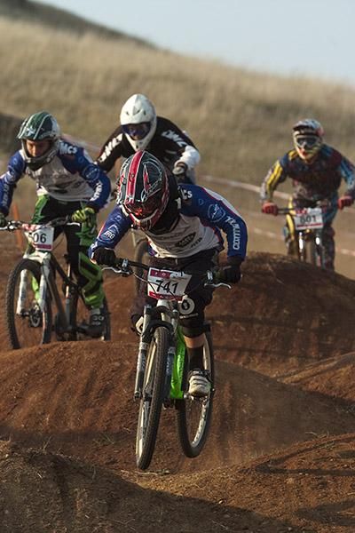 Action from the Four Cross near Shepparton.