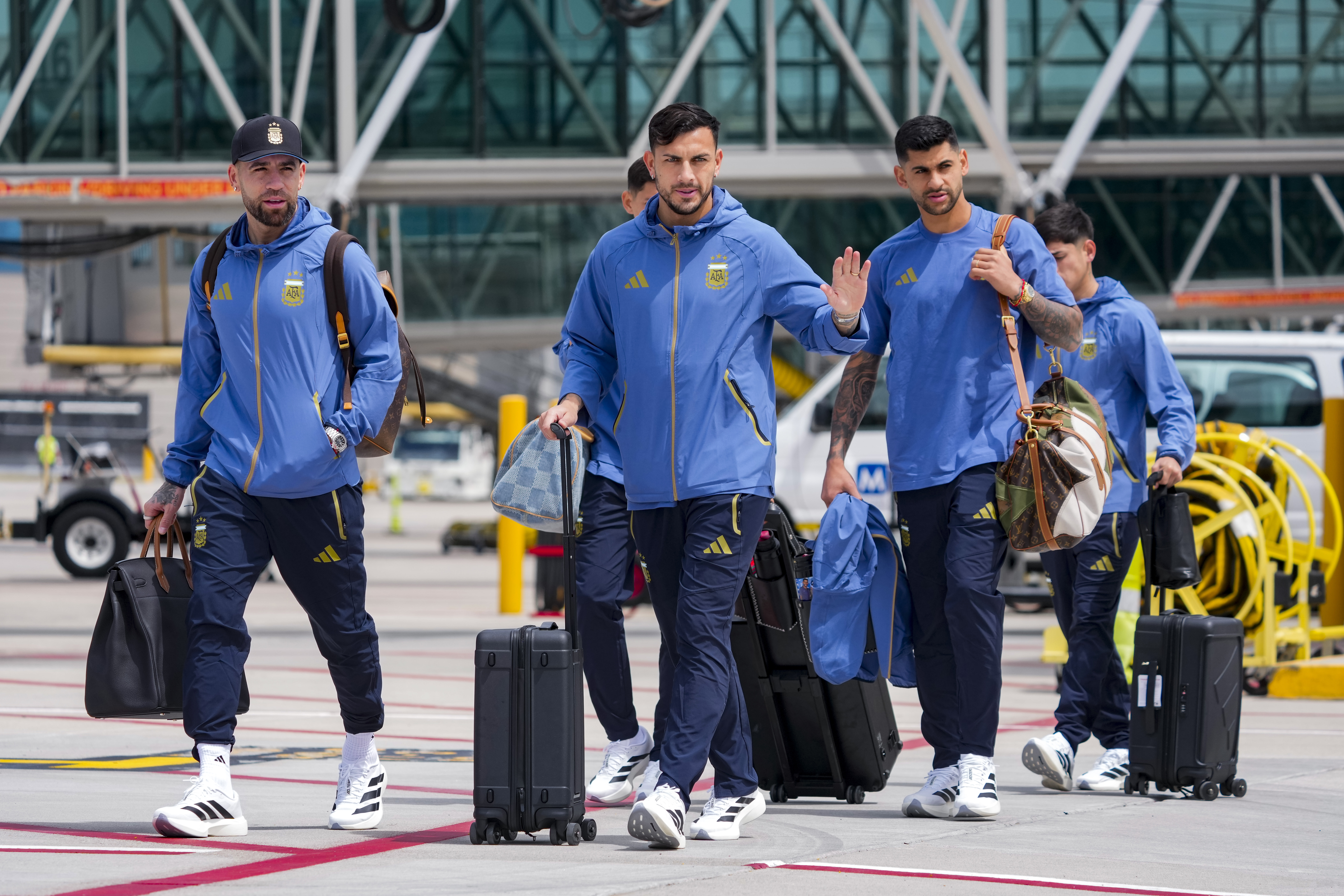 KANSAS CITY, MISSOURI - MAY 31: Members of Argentina men&amp;apos;s national team arrive for the FIFA World Cup 2026 at Kansas City International Airport on May 31, 2026 in Kansas City, Missouri. (Photo by Jay Biggerstaff/Getty Images)