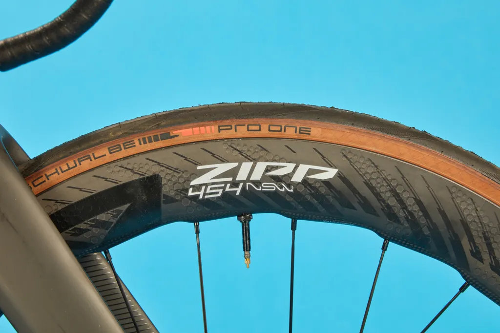 Image shows the Zipp 454 NSW wheels on the Scott Foil RC Ultimate