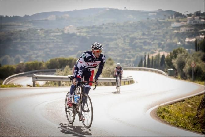 Van Den Broeck (Lotto Belisol) gives it some gas on the climb