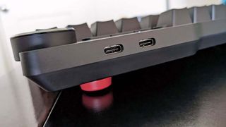 Das Keyboard 6 Professional USB-C ports.