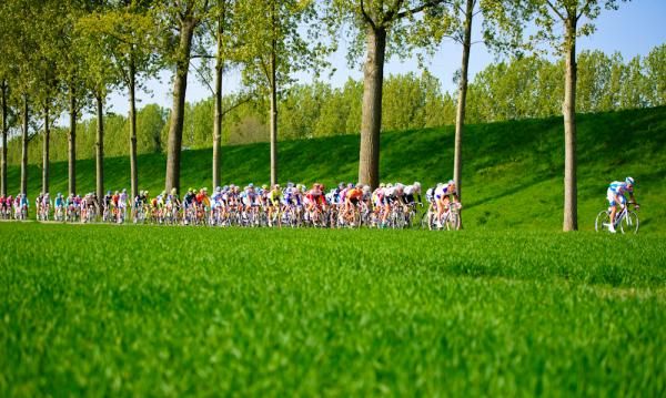 It took ages for the early break to go in this year's Amstel Gold Race. The field was in no mood to ride easy.