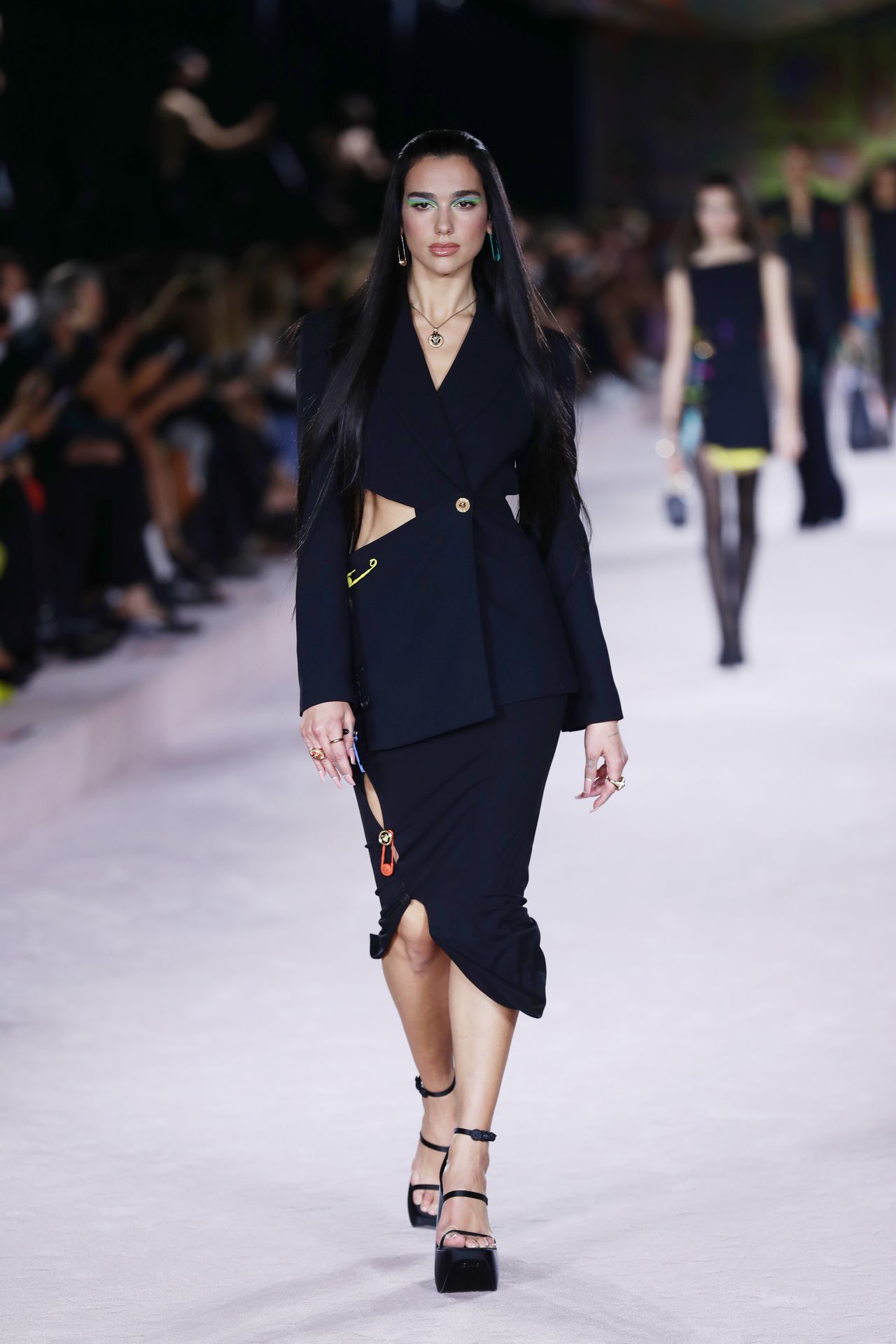 MILAN, ITALY - SEPTEMBER 24: Dua Lipa walks the runway at the Versace fashion show during the Milan Fashion Week - Spring / Summer 2022 on September 24, 2021 in Milan, Italy. (Photo by Vittorio Zunino Celotto/Getty Images)
