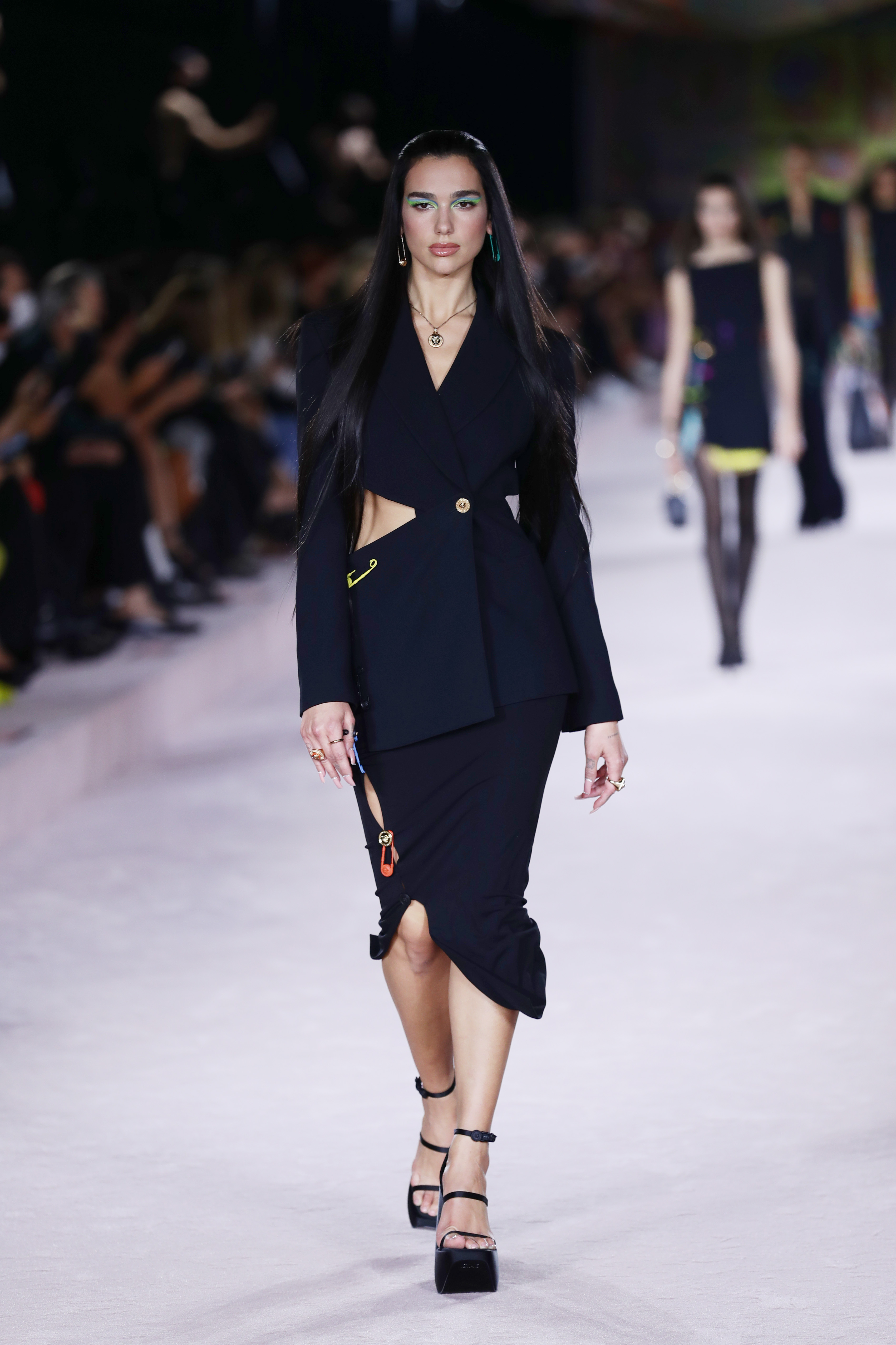 MILAN, ITALY - SEPTEMBER 24: Dua Lipa walks the runway at the Versace fashion show during the Milan Fashion Week - Spring / Summer 2022 on September 24, 2021 in Milan, Italy. (Photo by Vittorio Zunino Celotto/Getty Images)