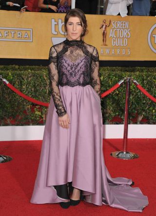 Mayim Bialik arrives at the 20th Annual Screen Actors Guild Awards in 2014