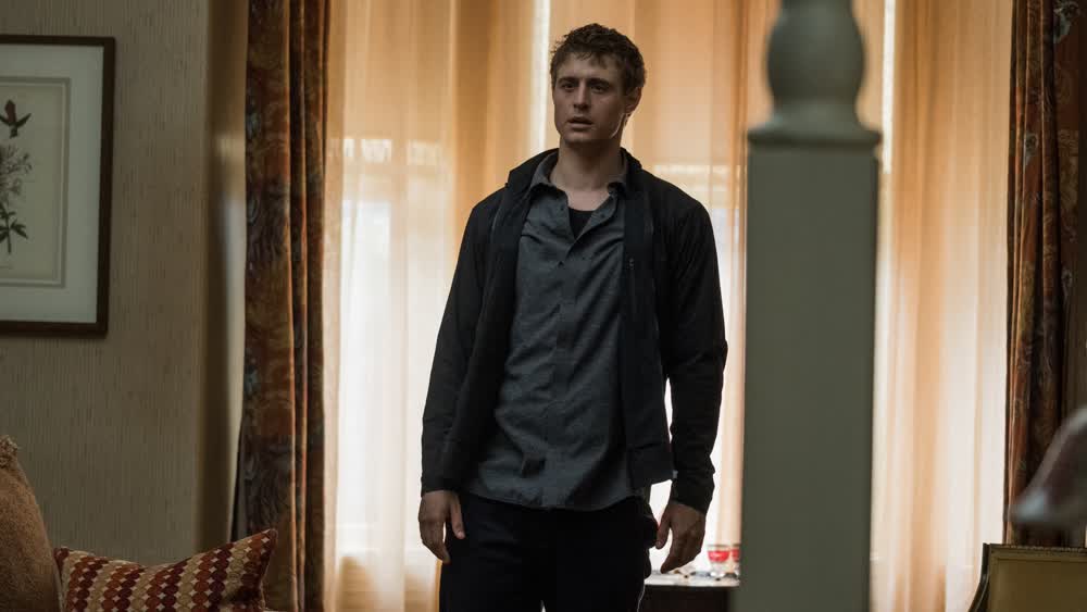 A dishevelled Joe Turner (Max Irons) as seen in "Condor"