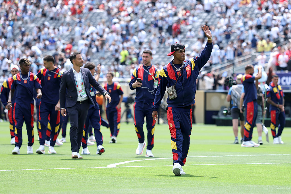 Spain check out the pitch at MetLife Stadium ahead of the 2026 World Cup final