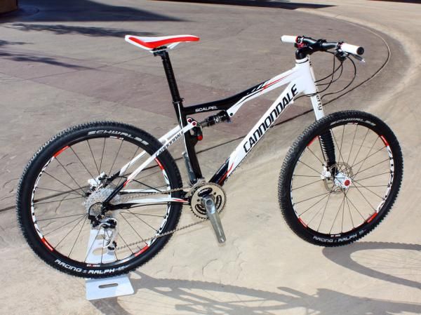 Cannondale's least expensive Scalpel still uses the same carbon fiber frame as the Ultimate model.