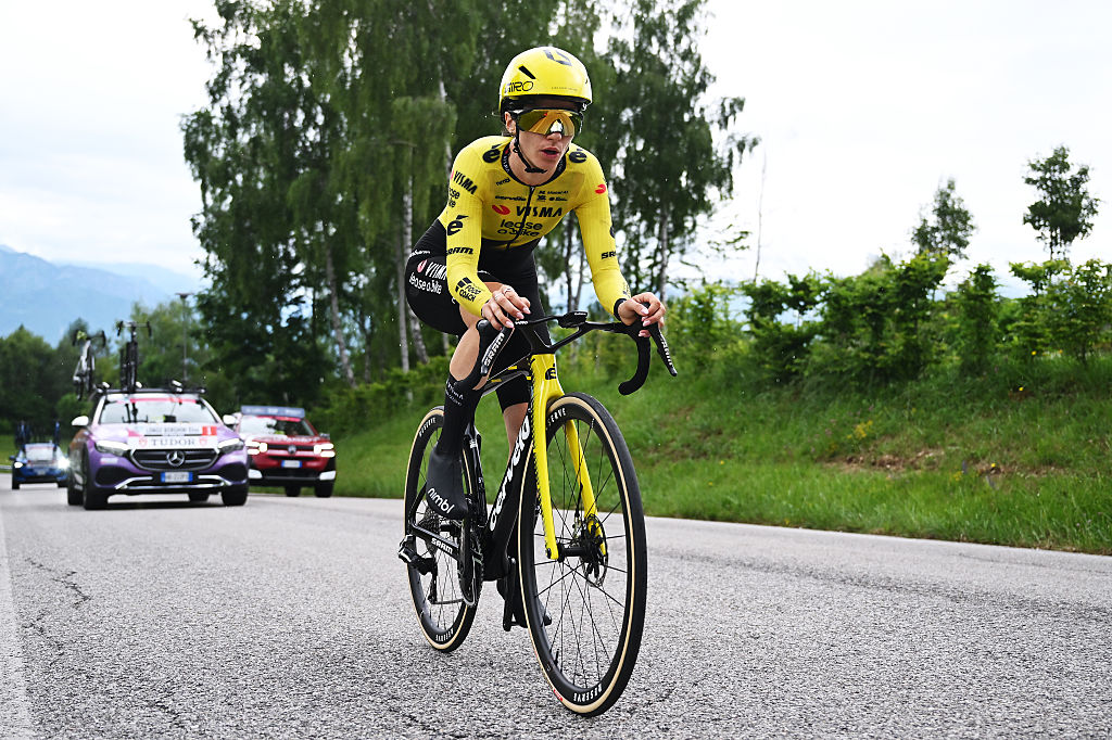 Giro d'Italia Women abandons &ndash; Visma-Lease a Bike lose one before queen stage